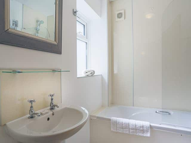 Bathroom | Whitestones, St Mawes