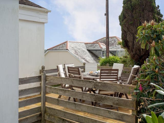 Sitting-out-area | Whitestones, St Mawes