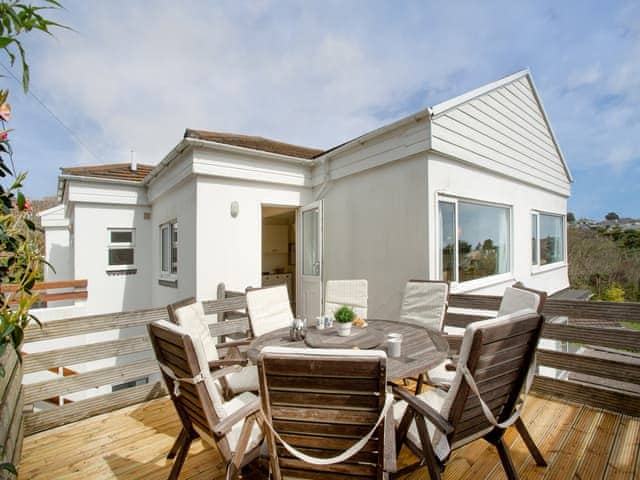 Sitting-out-area | Whitestones, St Mawes