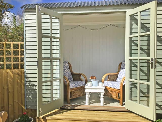 Shepherd&rsquo;s Hut | Woodbrook Cottage, Bothenhampton, near Bridport