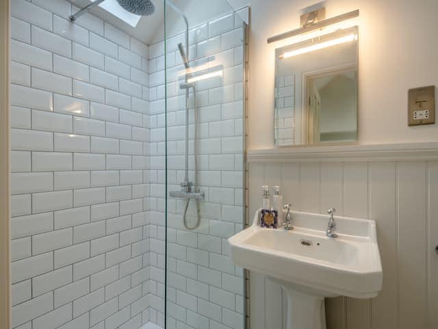 Bathroom | Low Key LuxuryGardener&rsquo;s Cottage, Overstrand