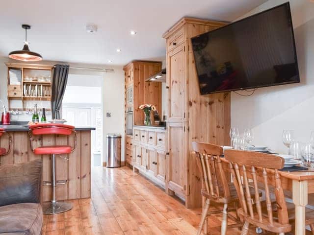 Kitchen/diner | Butterfly Annexe - Butterfly Farm, Ilfracombe