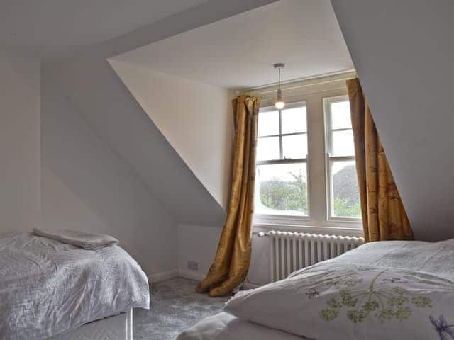 Twin bedroom | West End Farm, Heathfield