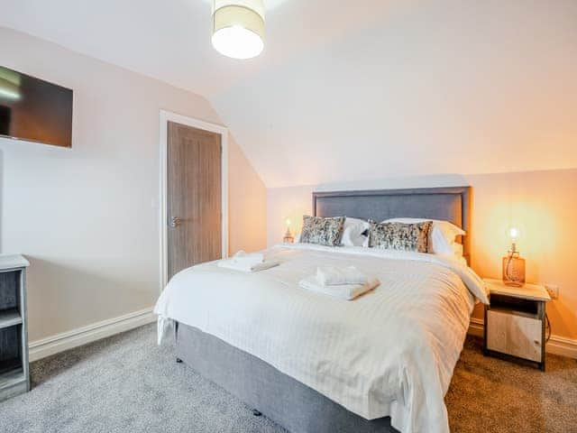 Double bedroom | Cowslip Cottage - Lincolnshire Luxury Hideaways, Maltby-Le-Marsh