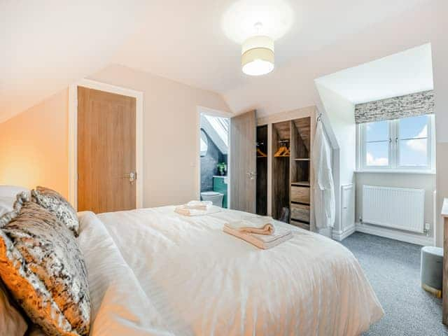 Double bedroom | Cowslip Cottage - Lincolnshire Luxury Hideaways, Maltby-Le-Marsh