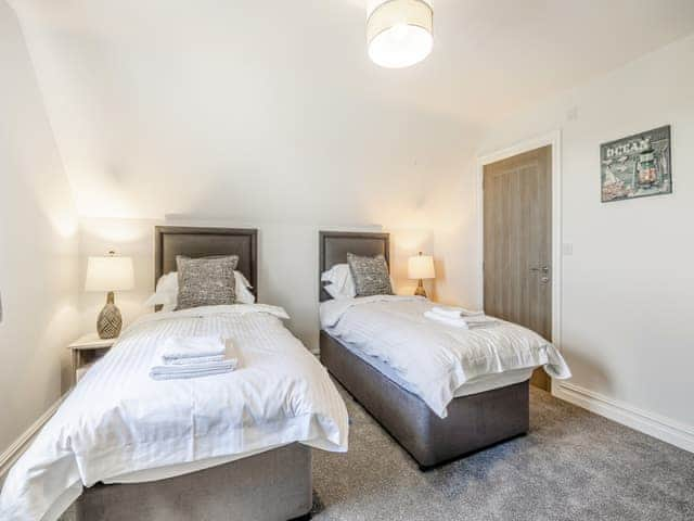 Twin bedroom | Cowslip Cottage - Lincolnshire Luxury Hideaways, Maltby-Le-Marsh