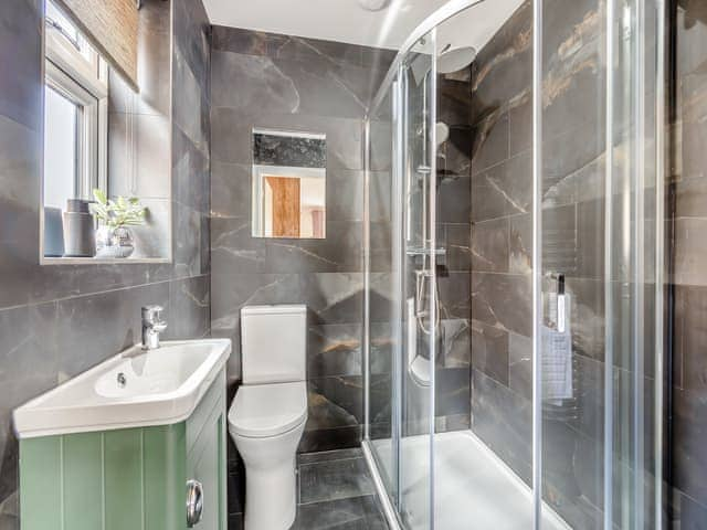 Bathroom | Cowslip Cottage - Lincolnshire Luxury Hideaways, Maltby-Le-Marsh