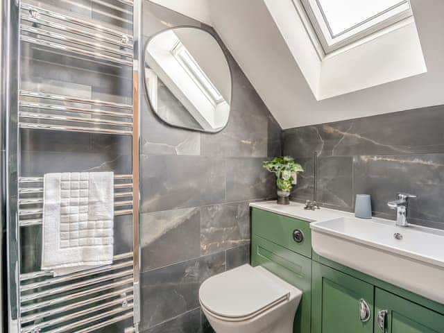 Bathroom | Cowslip Cottage - Lincolnshire Luxury Hideaways, Maltby-Le-Marsh