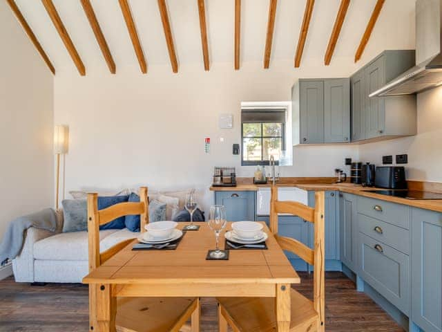 Dining Area | Fountain Front Barn - Burrow Hill Farm, Corley