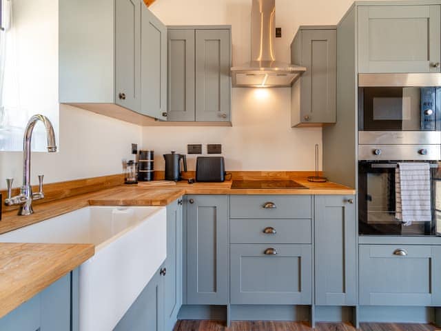 Kitchen | Fountain Front Barn - Burrow Hill Farm, Corley