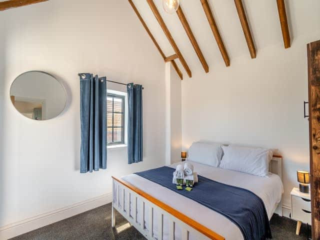 Double bedroom | Fountain Front Barn - Burrow Hill Farm, Corley