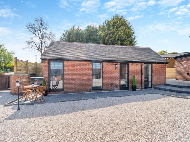 Exterior | Fountain Front Barn - Burrow Hill Farm, Corley