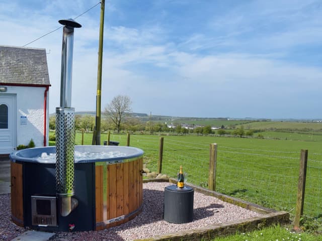 Hot tub | Muirston Farmhouse - Farmhouse Holidays, Cumnock