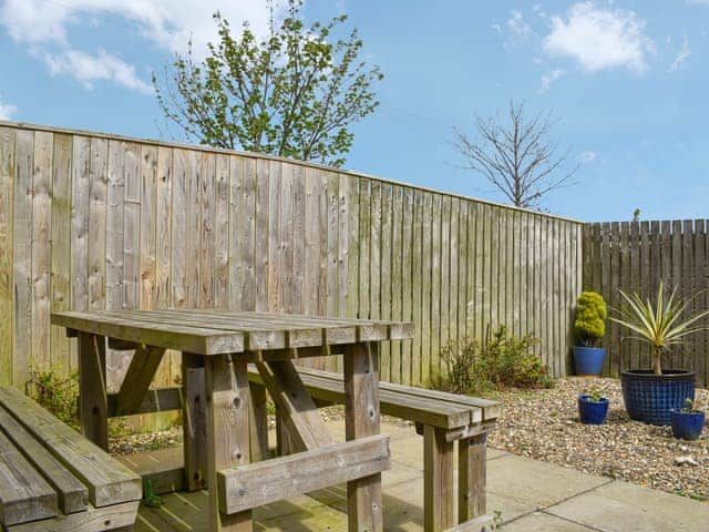 Sitting-out-area | Guillemot Cottage, Seahouses