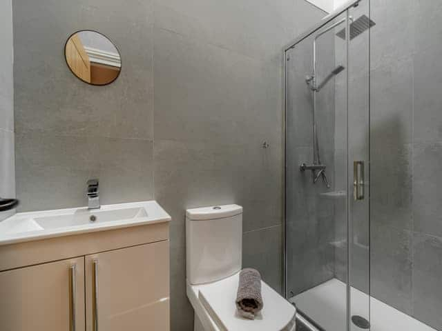 Shower room | Stable View Barn - Burrow Hill Farm, Corley