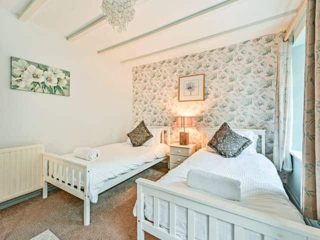 Twin bedroom | The Old Farmhouse - Polean Farm Cottages, Pelynt, near Looe