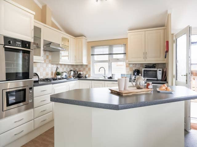 Kitchen | Meadow View 64, Ilfracombe