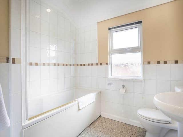 Bathroom | Meadow View 64, Ilfracombe