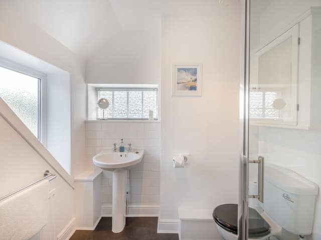 Bathroom | Millhouse Cottage, Bamburgh