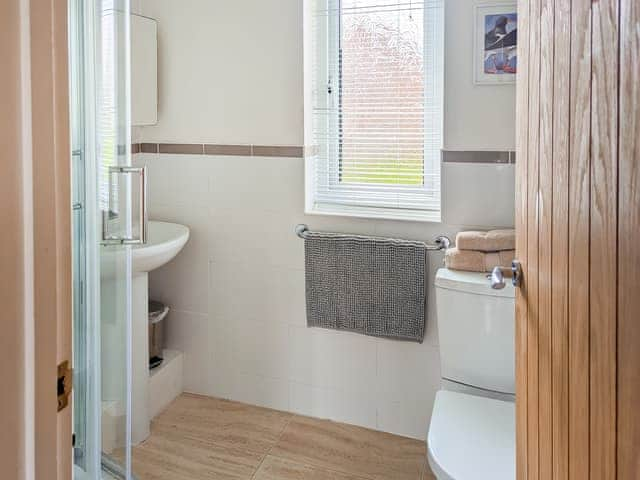 A shower room with full height wlk in shower | Duneside, Happisburgh