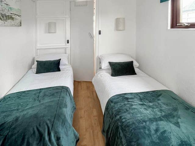 Twin bedroom | Angie&rsquo;s Beachside House, Point Clear, near Clacton-on-Sea