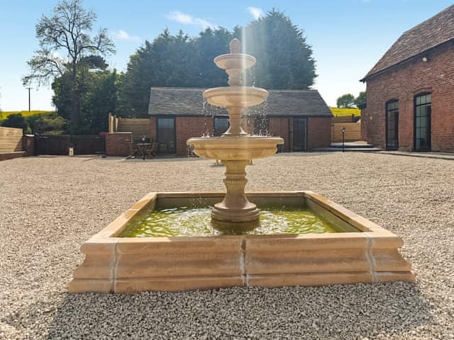 Exterior | Fountain Front Barn - Burrow Hill Farm, Corley