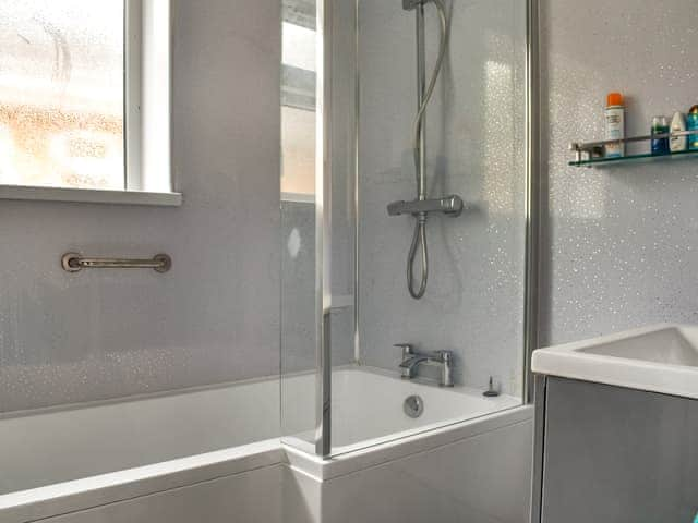 Bathroom | Corton Gem, Corton, near Lowestoft