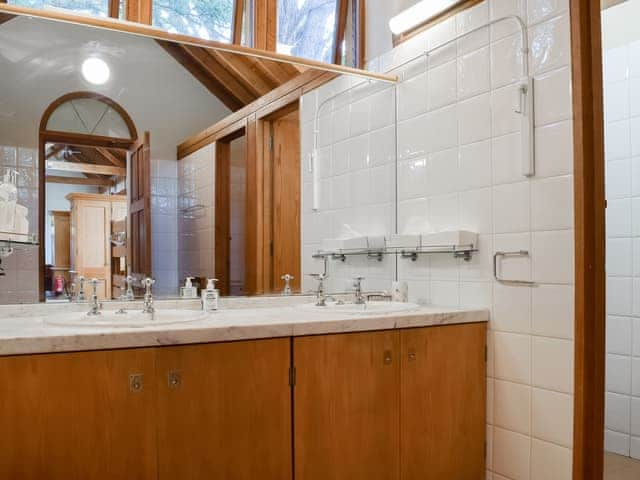 Bathroom | The Coach House at Waterperry Gardens, Waterperry