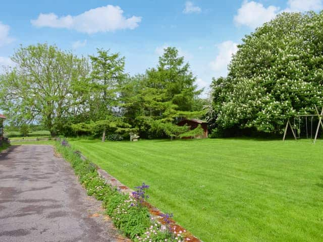 Outdoor area | Ivy - The Hollies Country Cottages, Burgh Le Marsh