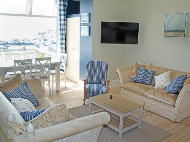 Living area | 2 Manor Court, St Mawes