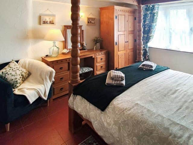 Four Poster bedroom | Laity, Polperro, near Looe