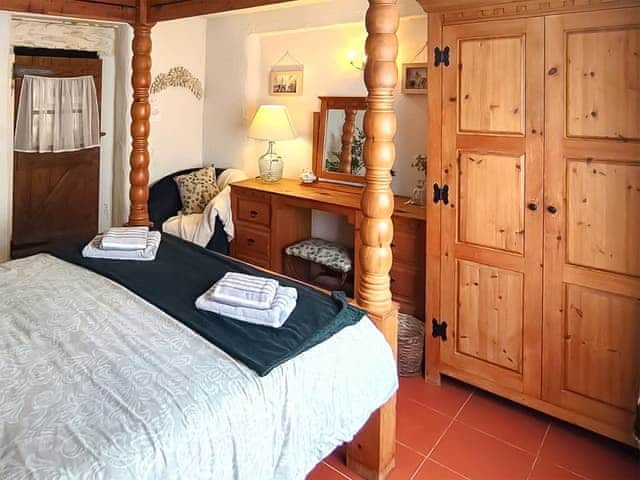 Four Poster bedroom | Laity, Polperro, near Looe