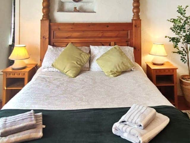 Four Poster bedroom | Laity, Polperro, near Looe