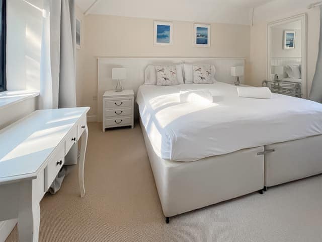 Charming double bedroom | Pond Cottage, Sedgehill, near Shaftesbury 