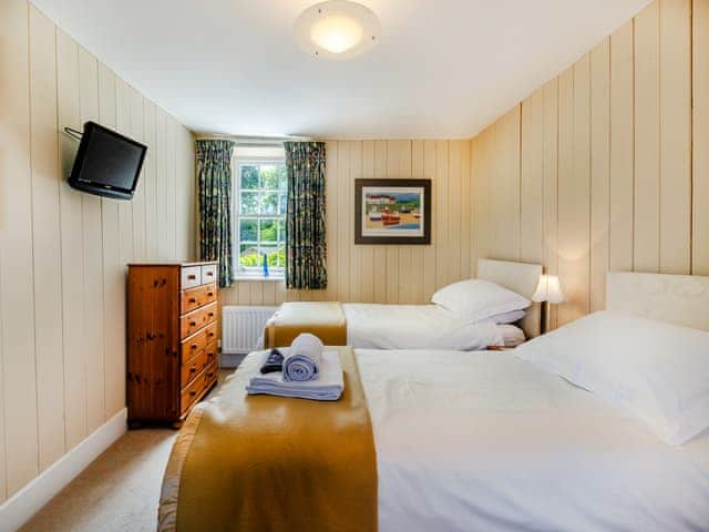 Twin bedroom | South Wing Cottage, Rumleigh