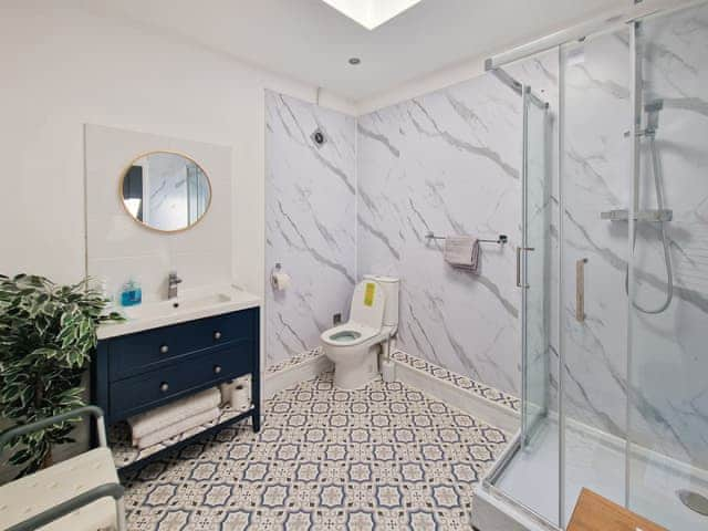 Bathroom | Family Getaway- Jasmine House - Family Getaway, Burnthouse, near Falmouth