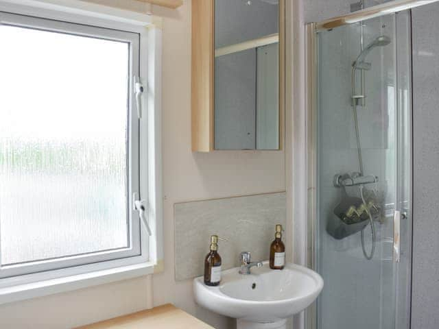 Bathroom | Cate&rsquo;s Cozy Cabin, Hesket, near Carlisle