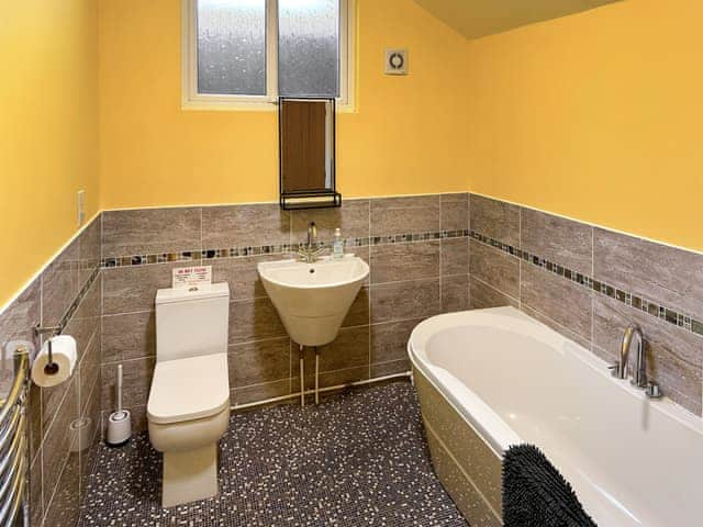 Bathroom | The Stables - Tawny Farm Cottages, Forncett St Peter, near Long Stratton