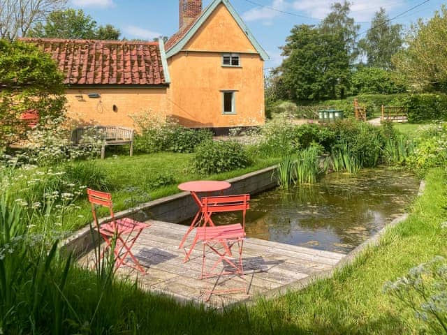 Sitting-out-area | Bell Corner Cottage, Cratfield, Halesworth