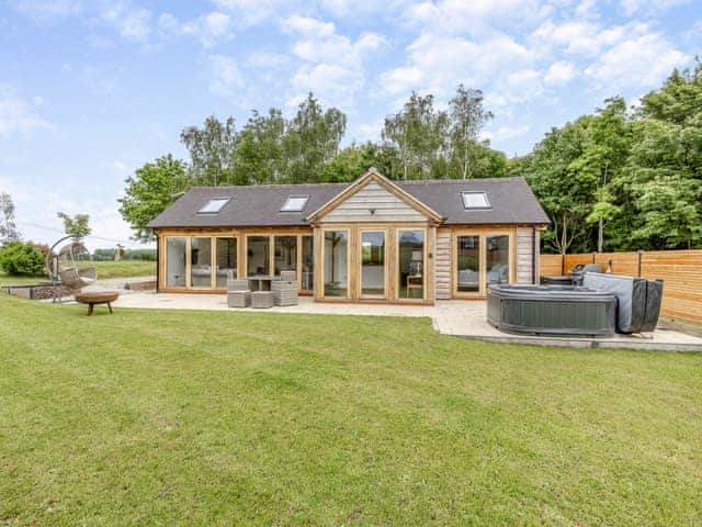 Exterior | Walford Lodge - Loxley Park Lodges, Uttoxeter