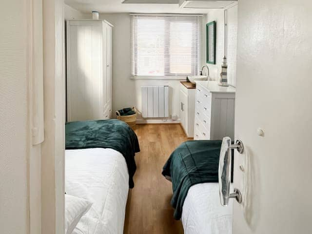 Twin bedroom | Angie&rsquo;s Beachside House, Point Clear, near Clacton-on-Sea