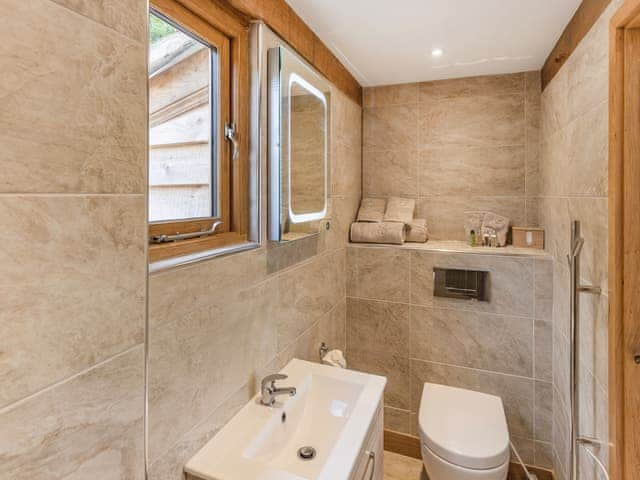 Bathroom | Loxford Lodge - Loxley Park Lodges, Uttoxeter