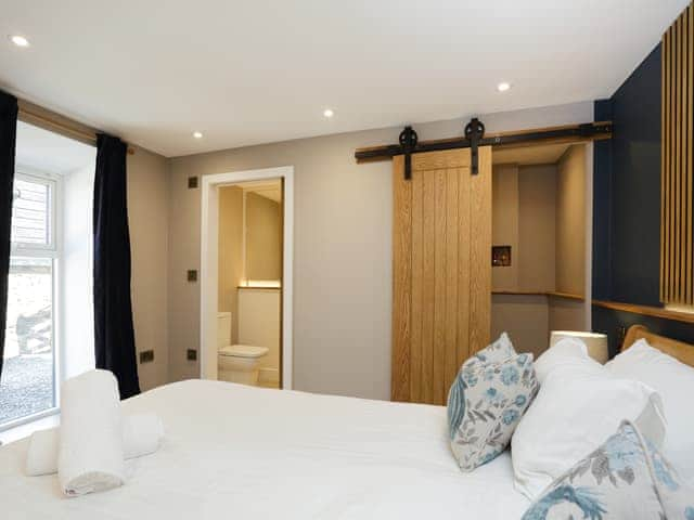 Super King en-suite bedroom | The Byre - Barn Escapes, Ilfracombe