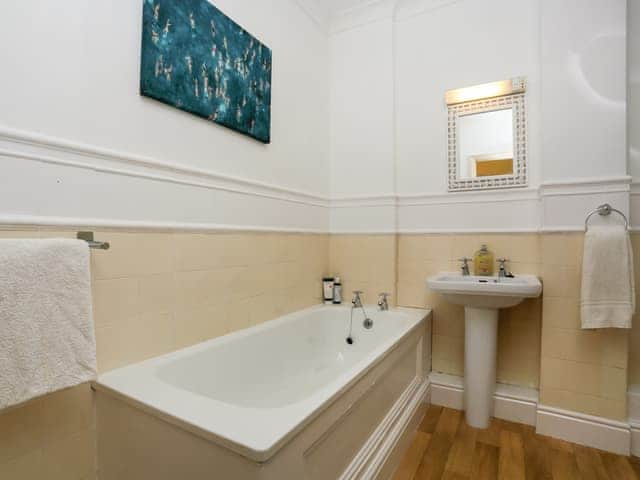 Bathroom | Miriam&rsquo;s, Croyde, near Saunton and Braunton