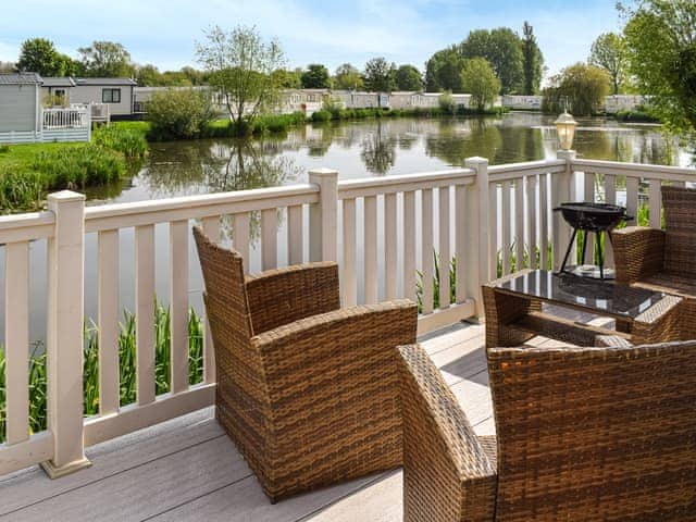 Sitting-out-area | Lake View, Cirencester