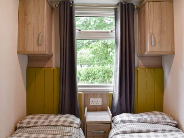 Twin bedroom | Lakeland, Flookburgh, near Grange over Sands