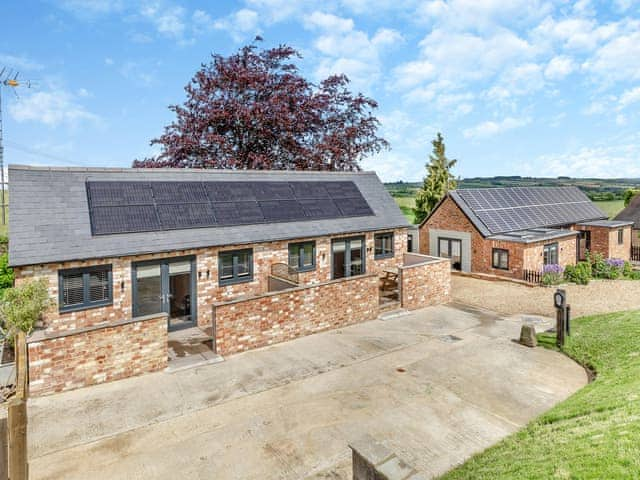 Exterior | The Old Stables 1 - Quarry Hill Farm, Shipton Under Wychwood