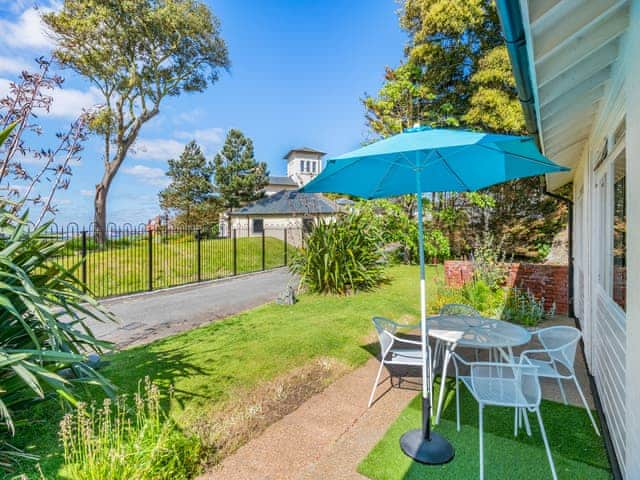 Sitting-out-area | Beach View Cottage - Sea View Cottages, Felixstowe