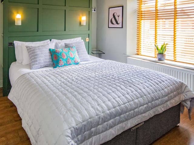 Double bedroom | Kew Cottage, Brotton, near Saltburn-by-the-Sea