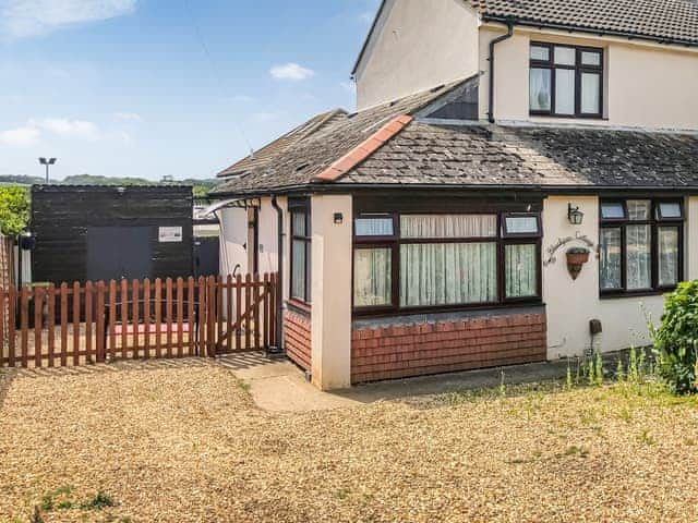 Exterior | Black Pan Holiday Cottage, Lake, near Shanklin